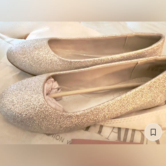 Elegant Silver Glitter Flats, By Dreamworks - Picture 1 of 7